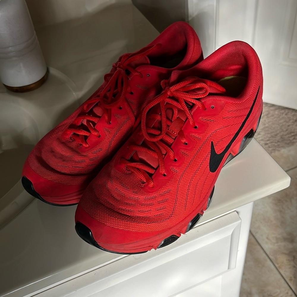 Red/black Nike air max